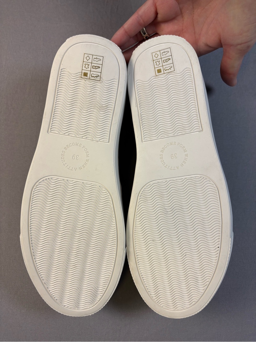 Bing Xu Brand New Navy Velvet Slip-On Sneakers with Flamingo Embroidery Size 39 - Picture 4 of 9
